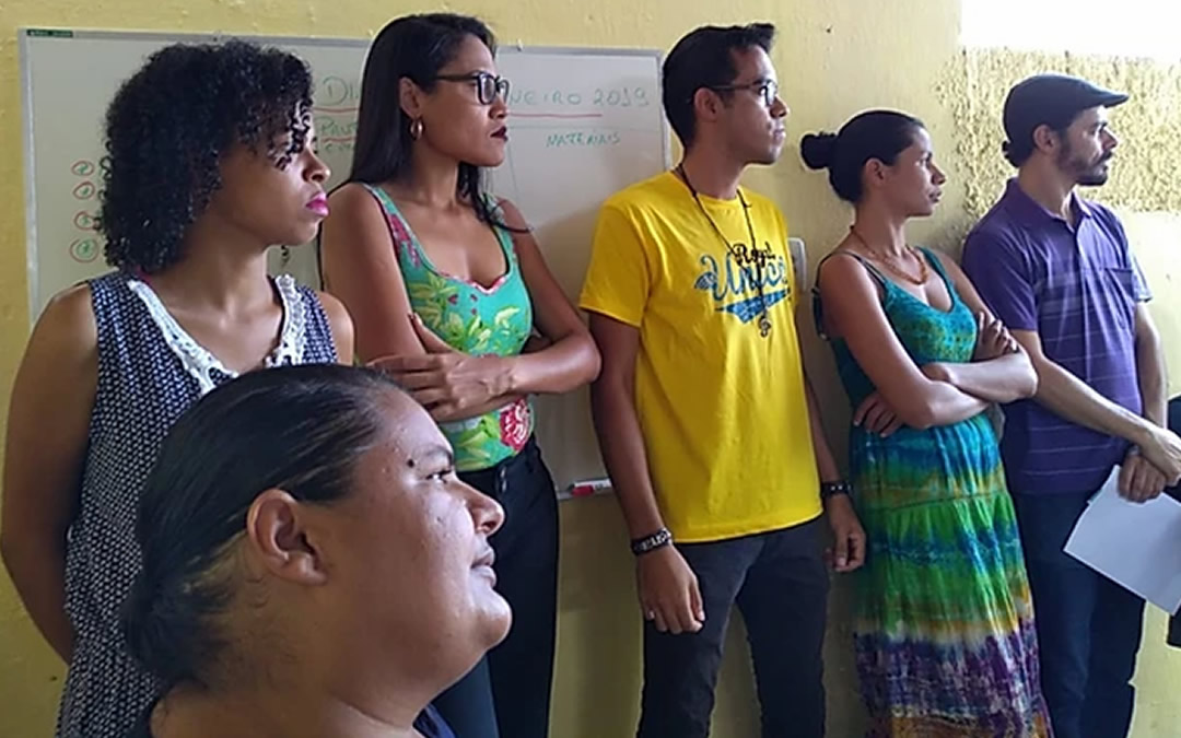 Pais, mães, responsáveis e educandos/as participam de reunião na AJURCC no último sábado