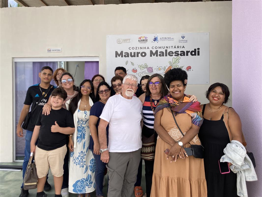 Mauro Malesardi visita a cozinha comunitária que leva seu nome e destaca a importância da solidariedade