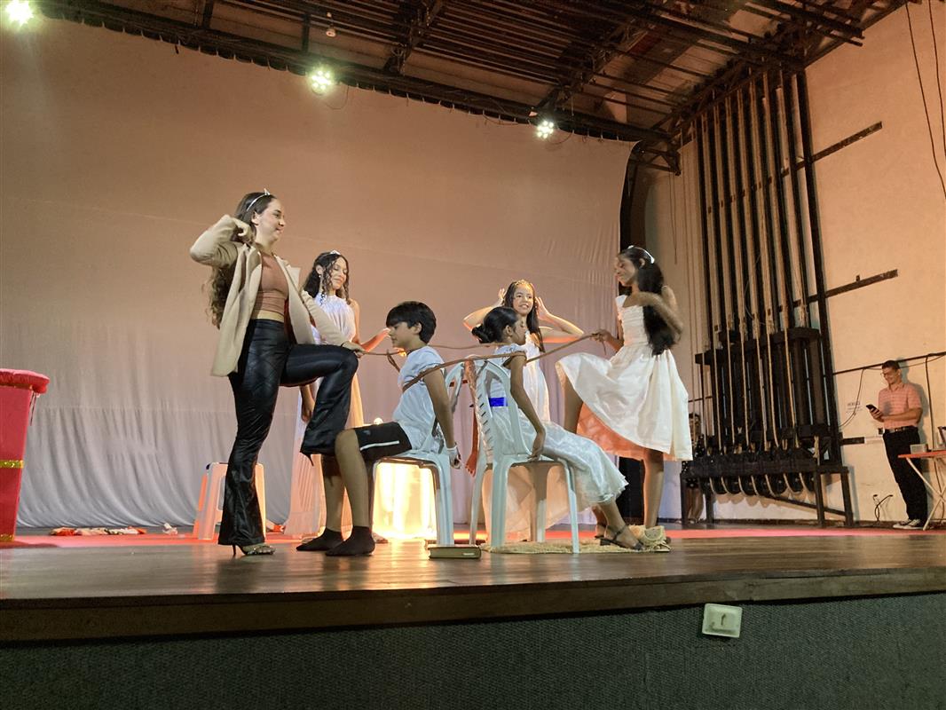 Tarde de arte e emoção no Cine São José: alunos da AJURCC brilham no Teatro
